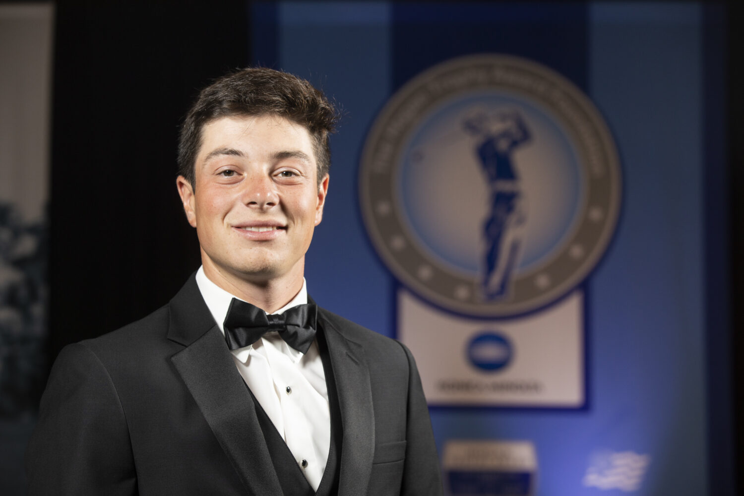 Watch Viktor Hovland win the 2019 Ben Hogan Award